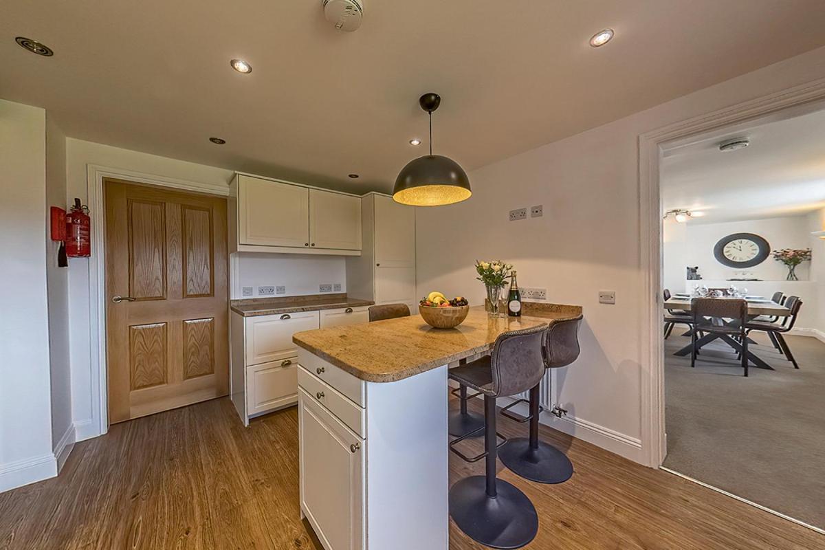 קורוון 3 Bedroom Barn Conversion With Hot Tub-Garden View - Ty Cerrig Barn מראה חיצוני תמונה